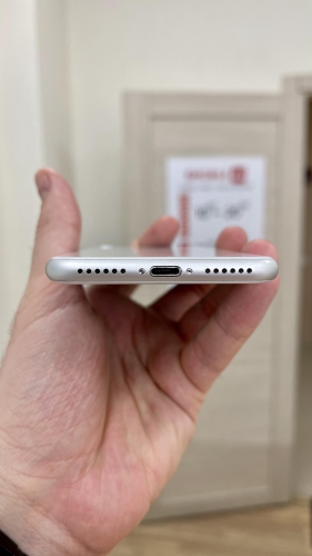 Apple iPhone 8 64Gb Silver б/у идеал