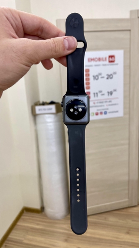 Apple Watch Series 3, 38 мм, корпус из алюминия цвета «серый космос», спортивный ремешок чёрного цвета MTF02RU/A б/у идеал