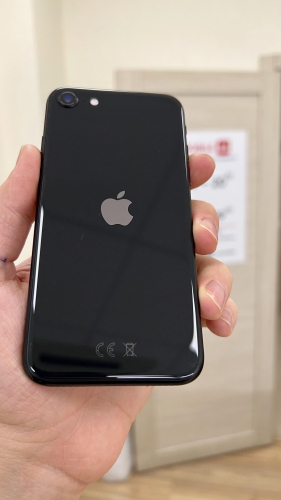 Apple iPhone SE (2020) 128Gb Black б/у идеал